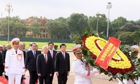 Memperingati ultah ke-124 Hari Lahir Presiden Ho Chi Minh di dalam dan luar negeri.
