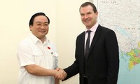 Deputi PM Hoang Trung Hai menerima Sekjen CITES