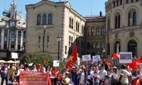 Komunitas orang Vietnam di Norwegia melakukan demonstrasi untuk  memprotes  pelanggaran Tiongkok terhadap zona ekonomi eksklusif Vietnam