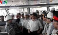 Perdana Menteri  memeriksa proyek galangan kapal patroli perikanan baru di provinsi Quang Ninh