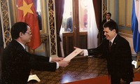 Presiden Paraguay Horacio Cartes memuji prestasi perkembangan Vietnam