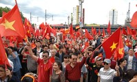 Komunitas orang Vietnam di Jerman   terus memprotes Tiongkok.