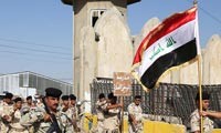 Tentara Irak merebut kembali kontrol terhadap kompleks kilang  minyak yang terbesar di negara ini.