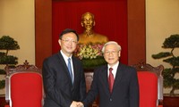 Sekjen Nguyen Phu Trong menerima  Anggota Dewan Negara Tiongkok Yang Jiechi