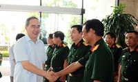 Ketua Pengurus Besar Front Tanah Air Vietnam melakukan temu kerja dengan Grup Viettel
