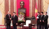 Presiden Vietnam, Truong Tan Sang menerima  Presiden Bank Dunia Jim Yong Kim