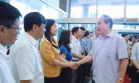 Ketua Pengurus Besar Front Tanah Air Vietnam Nguyen Thien Nhan melakukan kunjungan kerja di provinsi Phu Yen