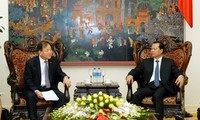 Deputi PM Vu Van Ninh menerima Presiden Bank Pertanian Republik Korea