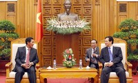 Perdana Menteri Vietnam, Nguyen Tan Dung menerima  Deputi  Perdana Menteri Laos Bunpon Buttanavong