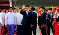 PM Nguyen Tan Dung tiba di Nay Pyi Taw menghadiri KTT ASEAN-25