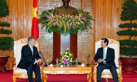 Vietnam selalu berharap bersama dengan Federasi Rusia  membawa hubungan  dua negara berkembang secara ekstensif, intensif dan efektif