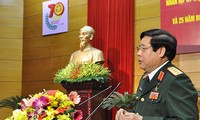 Mengadakan pertemuan sehubungan dengan peringatan ultah ke-70 Berdirinya Tentara Rakyat Vietnam