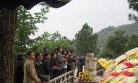 Ribuan orang berziarah kepada makam almarhum Jenderal Vo Nguyen Giap