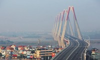 Jembatan-jembatan Hanoi yang menyambungkan waktu 