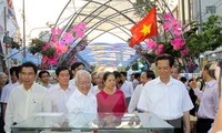 PM Vietnam, Nguyen Tan Dung  menjunjungi jalan bunga  kota Ho Chi Minh-tahun 2015