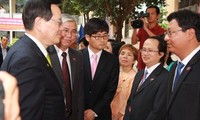 Ketua Parlemen Republik Korea Chung Ui-hwa mengadakan temu pergaulan dengan para mahasiswa  Vietnam di kota Ho Chi Minh