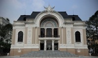 Gedung Teater  Kota - satu simbol dari kota Ho Chi Minh