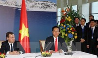 PM Vietnam Nguyen Tan Dung mengadakan pertemuan dengan badan-badan usaha di Kazakhstan.