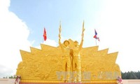Patung Monumen Peringatan Persekutuan Militan Vietnam-Lao - Bangunan yang punya arti  dari rakyat dua negeri