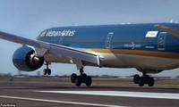 Boeing 787-9 Dreamliner dari Vietnam Airlines menimbulkan kesan kuat  di Pameran Penerbangan Paris 2015.