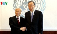 Sekjen KS PKV Nguyen Phu Trong mengadakan pertemuan dengan Sekjen PBB, Ban Ki-moon.