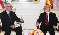 Sekjen Nguyen Phu Trong menerima  pemimpin Partai Komunis AS dan sahabat-sahabat sayap kiri AS.