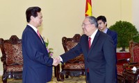 PM Vietnam Nguyen Tan Dung menerima  Gubernur Bank Sentral Myanmar, Kyaw Kyaw Maung