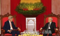 Sekjen KS PKV Nguyen Phu Trong menerima Menlu AS, John Kerry.