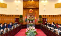 PM Vietnam, Nguyen Tan Dung mengadakan pertemuan dengan Presiden Bangladesh, Abdul Hamid.