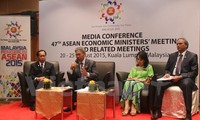 Konferensi AEM-47 menyempurnakan langkah-langkah merealisasikan Komunitas Ekonomi ASEAN