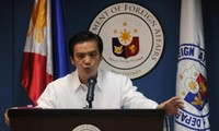 Filipina  memprotes  pembangunan mercusuar yang dilakukan Tiongkok di Laut Timur