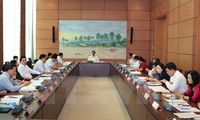 Wakil Ketua MN Vietam, Nguyen Thi Kim Ngan menemui delegasi anggota  MN Vietnam dari provinsi Nghe An dari  berbagai periode