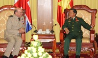  Kepala Staf Umum  Tentara Rakyat Vietnam menerima Wakil  Panglima  Pertahanan  Inggeris