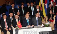 PM Vietnam, Nguyen Tan Dung  menghadiri acara  pembukaan dan  sesi pleno KTT ASEAN-27
