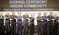 Merealisasikan target  Komunitas ASEAN yang satu, damai dan sejahtera