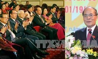 Pemimpin Partai dan Negara menemui para anggota MN Vietnam dari kota Hanoi dari berbagai periode