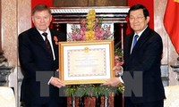 Presiden Vietnam, Truong Tan Sang menerima Ketua Mahkamah Agung Federasi Rusia, Mikhailovich Lebedev