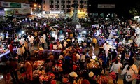 Pasar malam di  kota Da Lat - kebudayaan daerah dataran tinggi Tay Nguyen