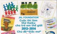 Memberikan hadiah sayembara  mengarang sajak Haiku untuk anak-anak di seluruh dunia tahun 2016 di Vietnam