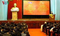 Sekjen, Presiden Laos, Bounnhang Volachith mengunjungi Akademi  Politik Nasional Ho Chi Minh
