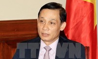 Deputi Menlu Vietnam, Le Hoai Trung  mengadakan kontak dengan Sekretaris Komite Partai Komunis provinsi  Guangxi, Tiongkok