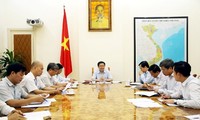 Deputi PM Vuong Dinh Hue memimpin sidang Dewan Konsultasi Nasional  urusan kebijakan keuangan dan moneter