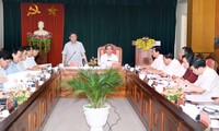 Deputi PM Vuong Dinh Hue mengadakan temu kerja di provinsi Tuyen Quang