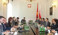 Wakil Ketua MN Uong Chu Luu mengadakan  kunjungan kerja di  Polandia