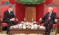 Sekjen KS PKV, Nguyen Phu Trong menerima PM Republik Slovakia, Robert Fico