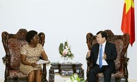 Deputi PM Trinh Dinh Dung menerima Wakil Presiden Bank Dunia, Kwa Kwa