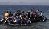 Yunani menyelamatkan  puluhan orang di laut