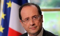 Presiden Perancis, Francois Hollande melakukan kunjungan kenegaraan di Vietnam
