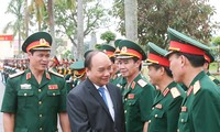PM Vietnam, Nguyen Xuan Phuc melakukan kunjungan kerja di Markas Komando Daerah Militer III