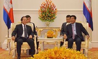 Memperkuat pertukaran informasi dan kerjasama  komunikasi Vietnam-Kamboja